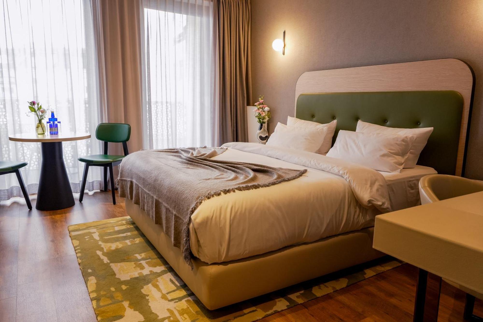 Fourty Three Luxury Serviced Apartments — Photos 1